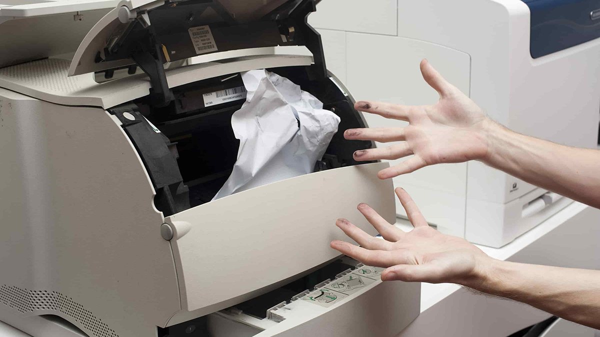 Máy in bị kẹt giấy sau đó không in được xử lý như thế nào?