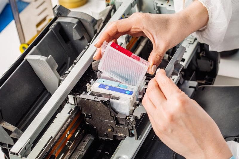 Chọn thuê máy photocopy sẽ giúp bạn tiết kiệm chi phí sửa chữa và bảo hành